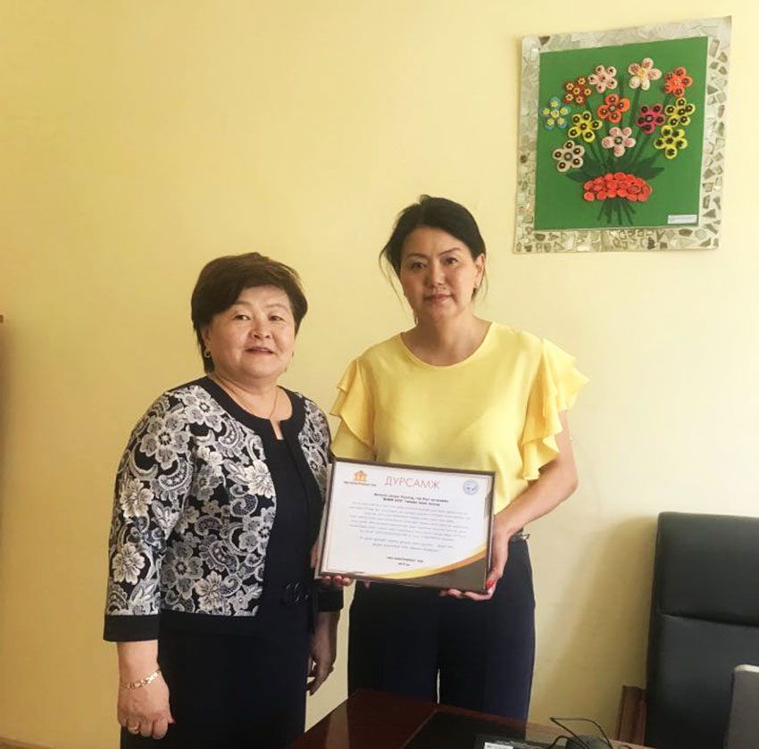 “Эко констракшн’’ ХХК-ийн хамт олон Өнөр бүл хүүхдийн асрамжийн төвд 10 сая төгрөг хандивлалаа