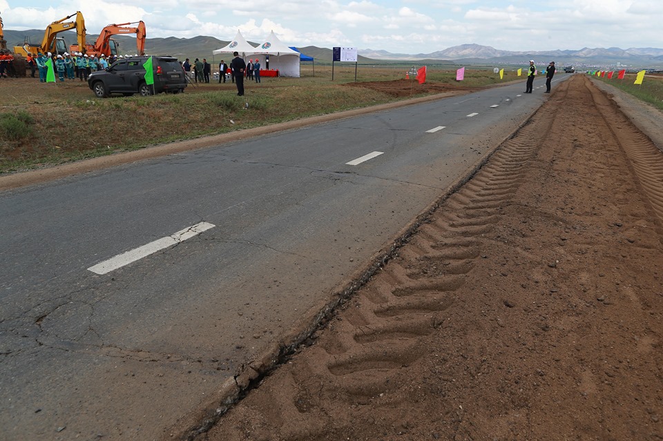 Улаанбаатар-Дархан чиглэлийн замыг шинэчилж эхэллээ