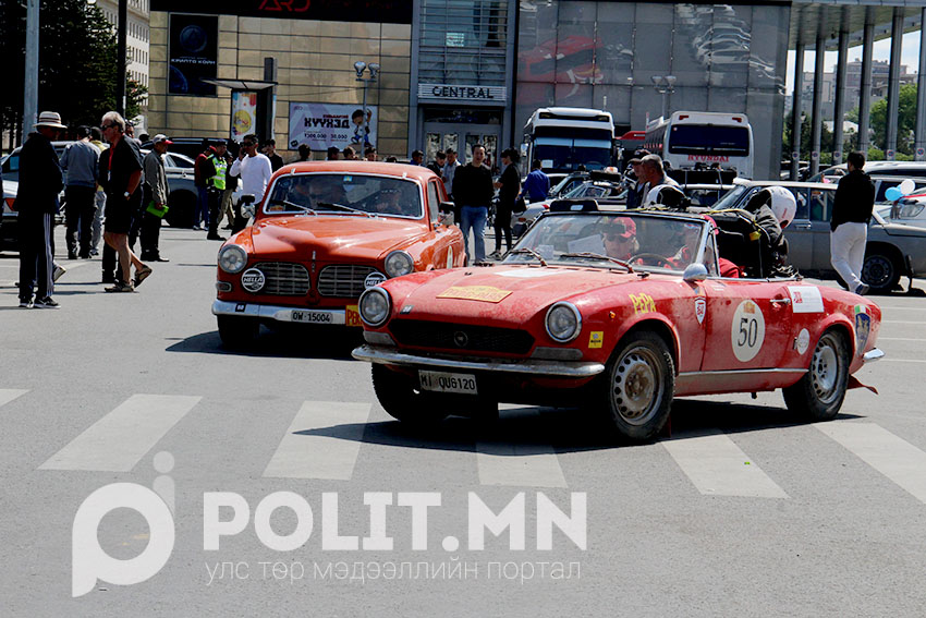 Фото:“Peking to Paris 2019” уралдааны тамирчид Монголын нутгаар дайран өнгөрлөө