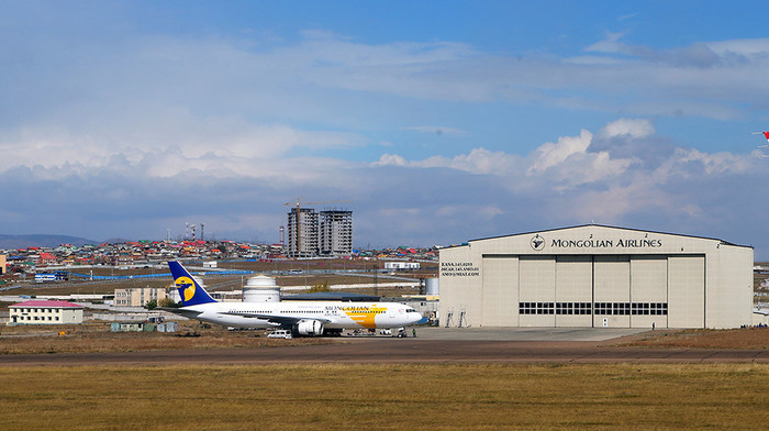 Цаг агаар муудсанаас олон улсын нислэгүүд хойшлогджээ