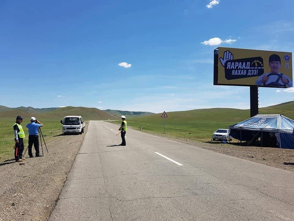 Өдрийн сурвалжлага: Цагдаа нар торгох биш бэлэг өгдөг боллоо