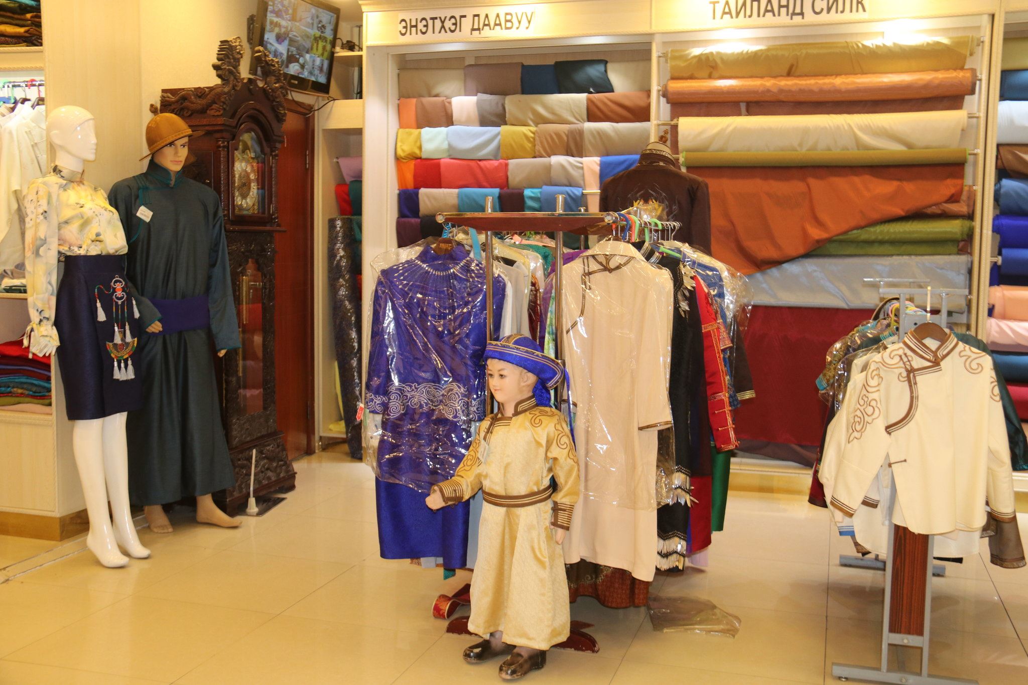 Бүх насныханд зориулсан наадмын гоёл “Ур Ундрах”-д  байна