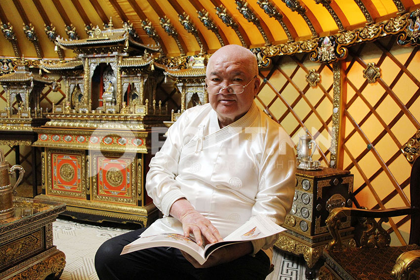 Монгол соёлыг дархлаач буюу уран дархан О.Эрдэнэчулуун