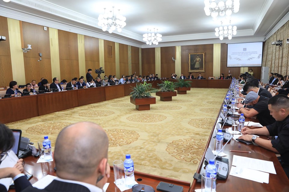 У.Хүрэлсүх: Кино, урлагийг дэмжих Үндэсний хороо байгуулах тухай хуульчлах нь зүйтэй