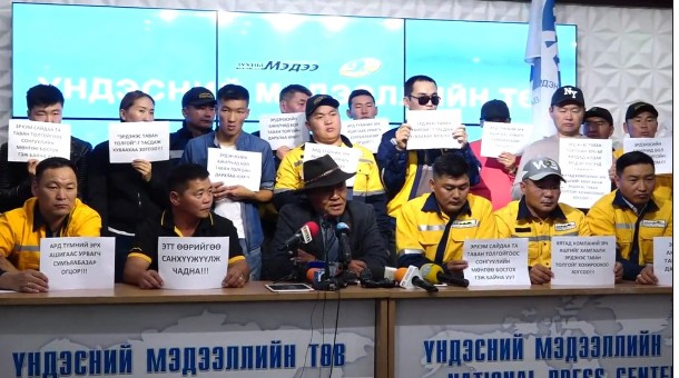 С.Эрдэнэ: Д.Сумъяабазарыг эх орноосоо урвасан гэж үзэж, огцрохыг шаардаж байна