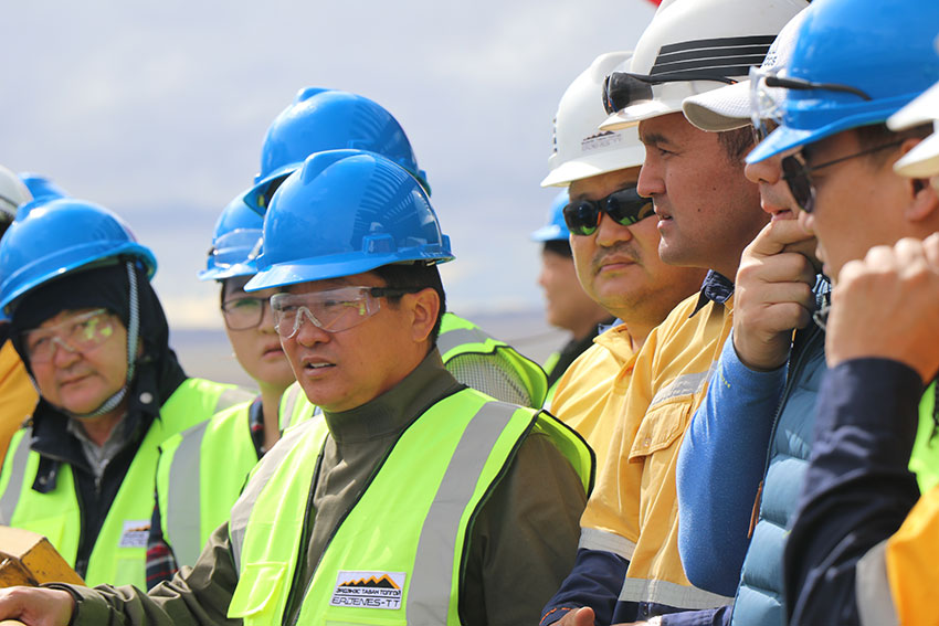 Бүтээн байгуулалтын замаар...