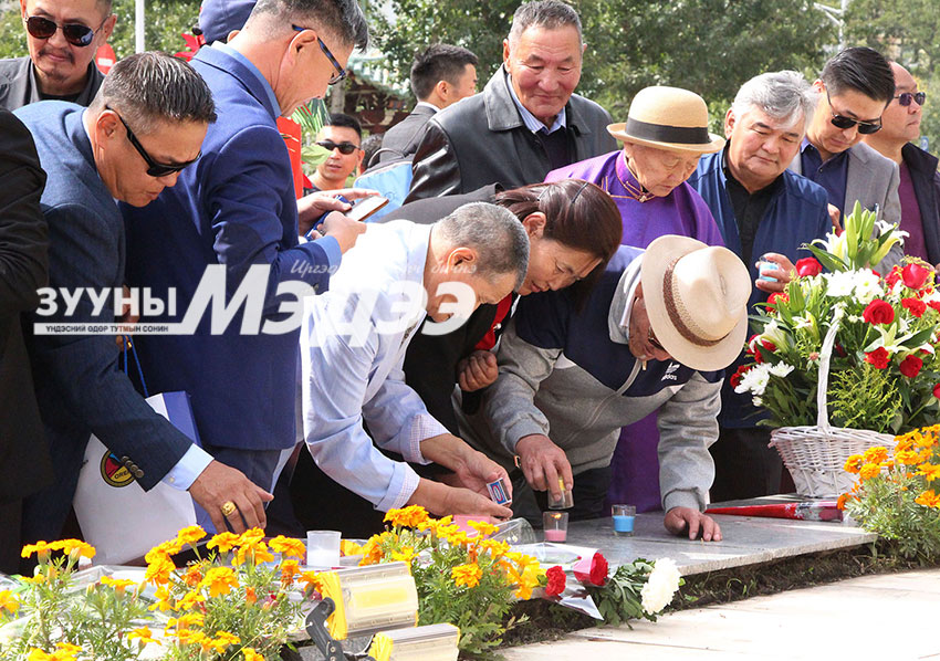 Хэлмэгдэгсдийн дурсгалыг хүндэтгэв