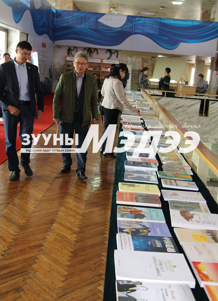 “Тунгалаг тамир” романыг хятад хэлнээ хөрвүүлнэ