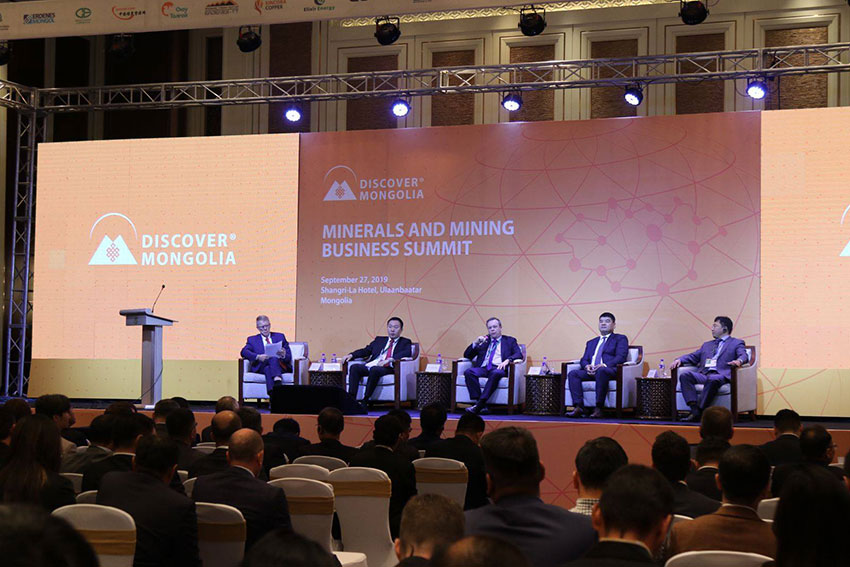 Тавантолгой-Зүүнбаянгийн төмөр замын ажлыг эхлүүлжээ