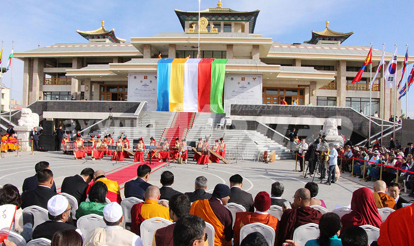 “Батцагаан” цогчэн дуган үүдээ нээв