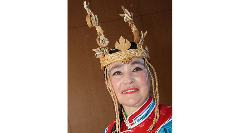 Ардын урлагаар хөглөгдсөн гэр бүл