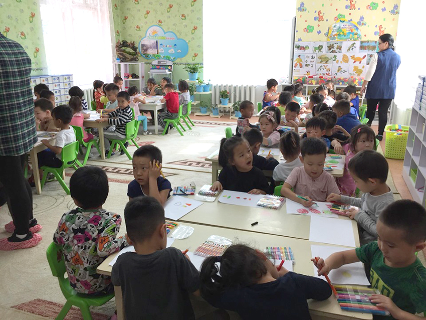 Хүүхдүүд тохилог орчинд хүмүүжиж байна