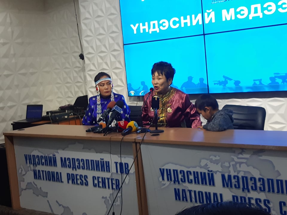 Өрх толгойлсон эх төрийн гурван өндөрлөгөөс тусламж хүслээ