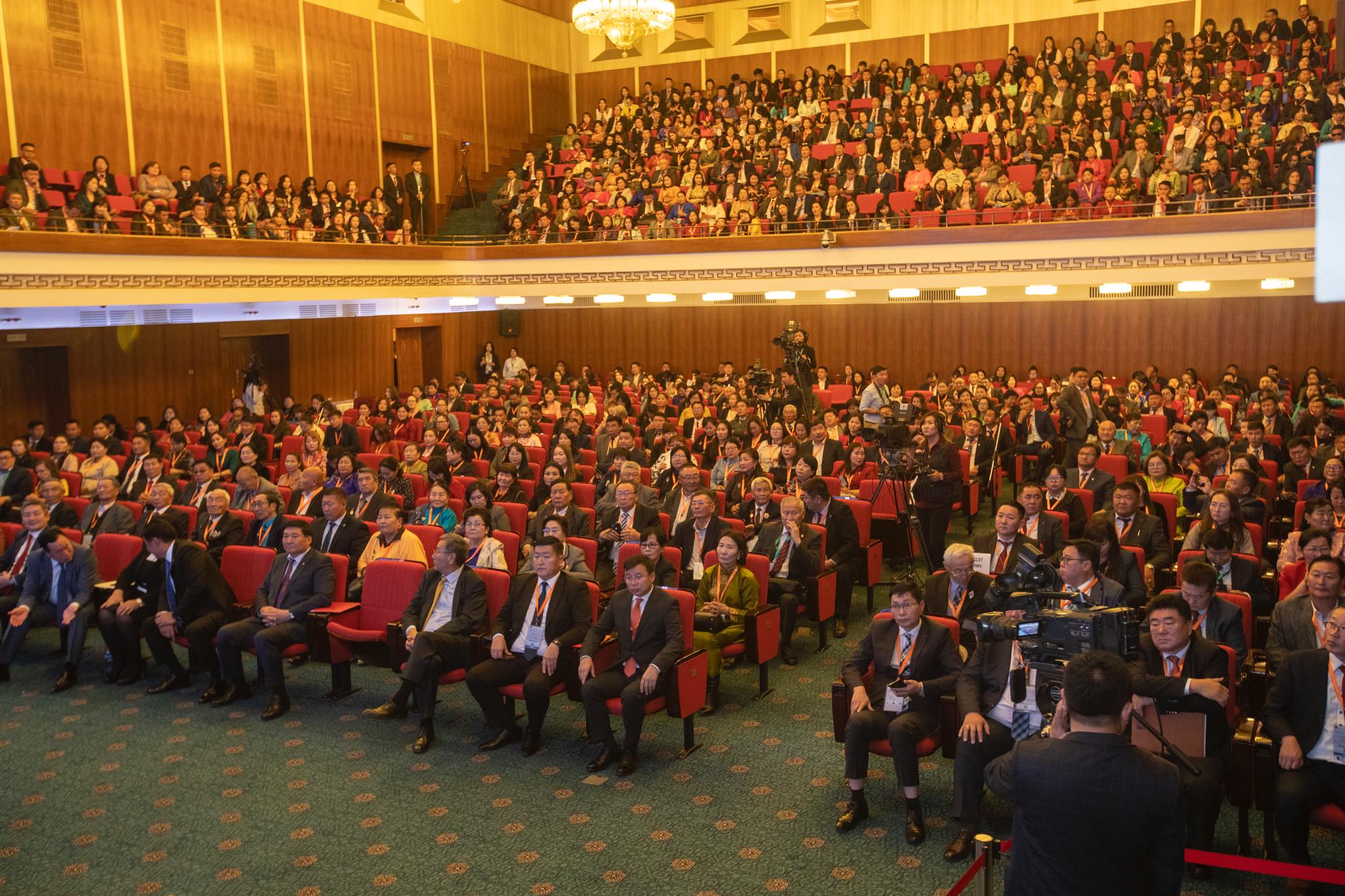 У.Хүрэлсүх : Мэргэжилтэй ажилчид ус, агаар мэт хэрэгтэй байна