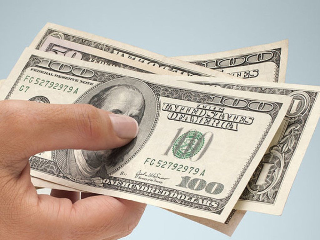 Долларын ханш валют арилжааны төвүүд дээр хөөсрөлттэй байна