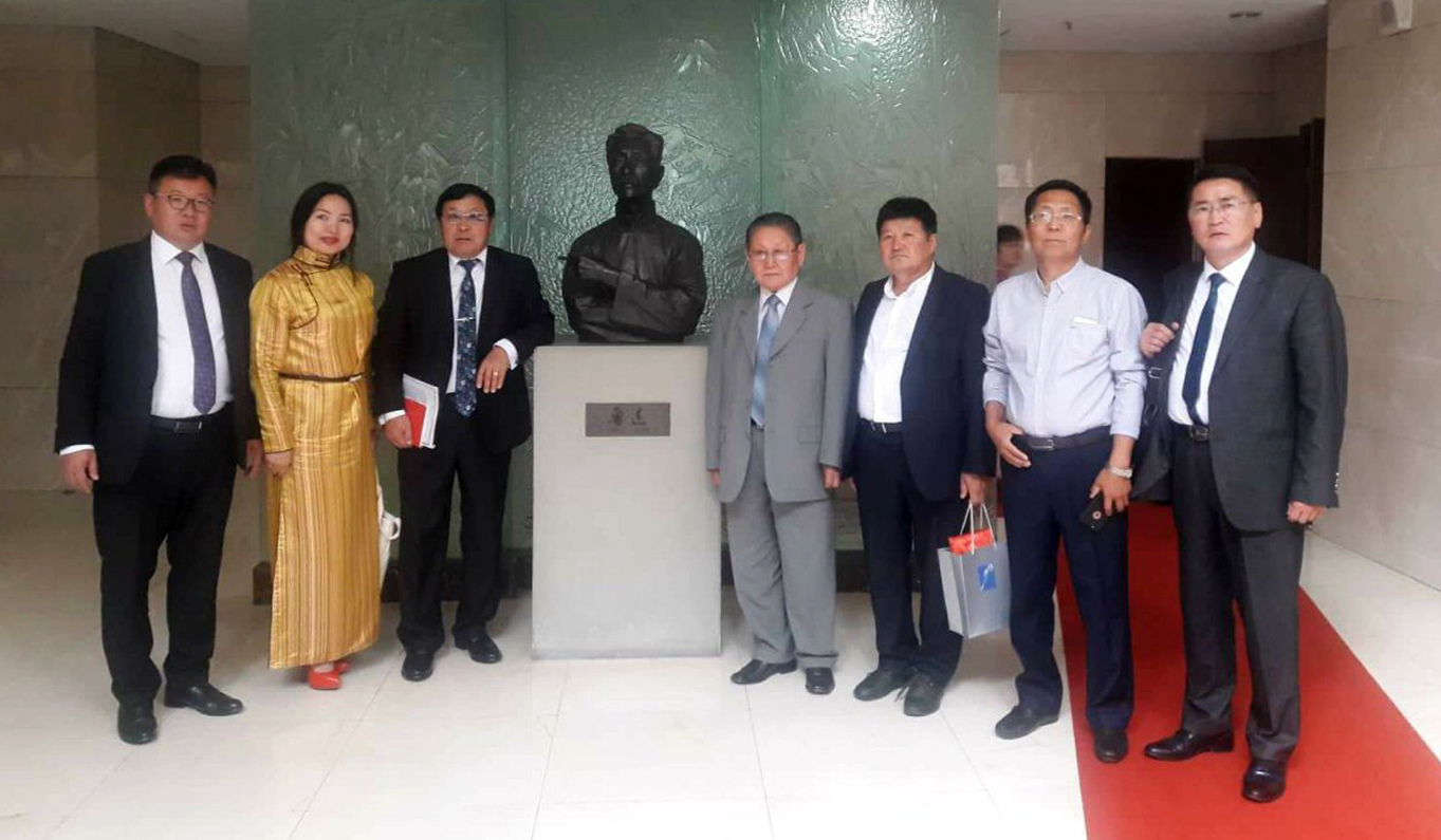 Монгол хятадын зохиолчдын харилцаа, хамтын ажиллагаа гүнзгийрч байна