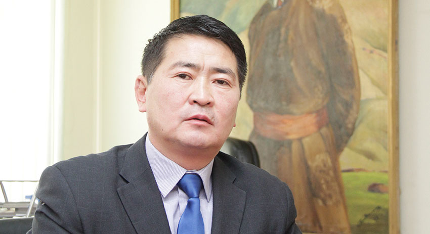 М.Саруулдалай: Зохиолчдын эвлэл төрийн ажлыг хийж байна