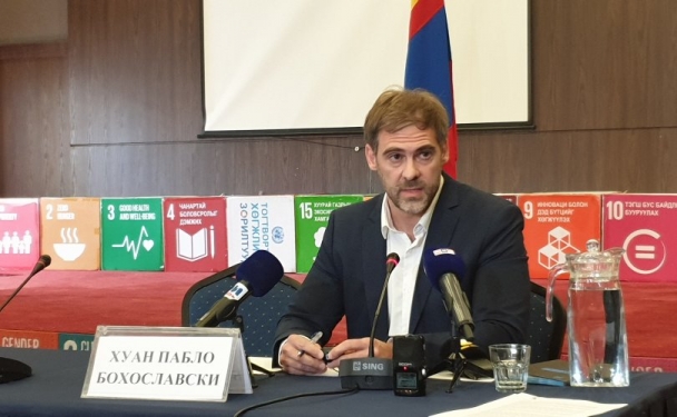 НҮБ-ын шинжээч Хуан Бохославски: Монголын баялгийн ашгийг бүгдийг нь хувийн салбар завшиж болохгүй