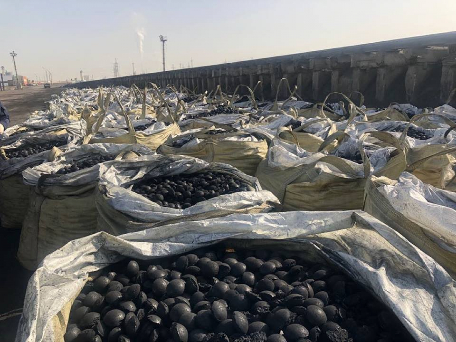 Сайжруулсан түлш савлах иргэдийг 1.2 сая төгрөгөөр цалинжуулна