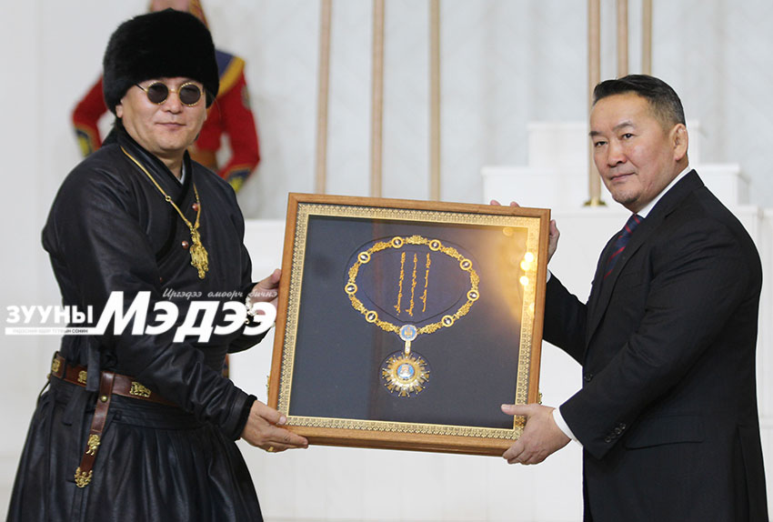 Чингис хаан одонг “THE HU”-гийн продюссер Б.Дашдондогт гардууллаа