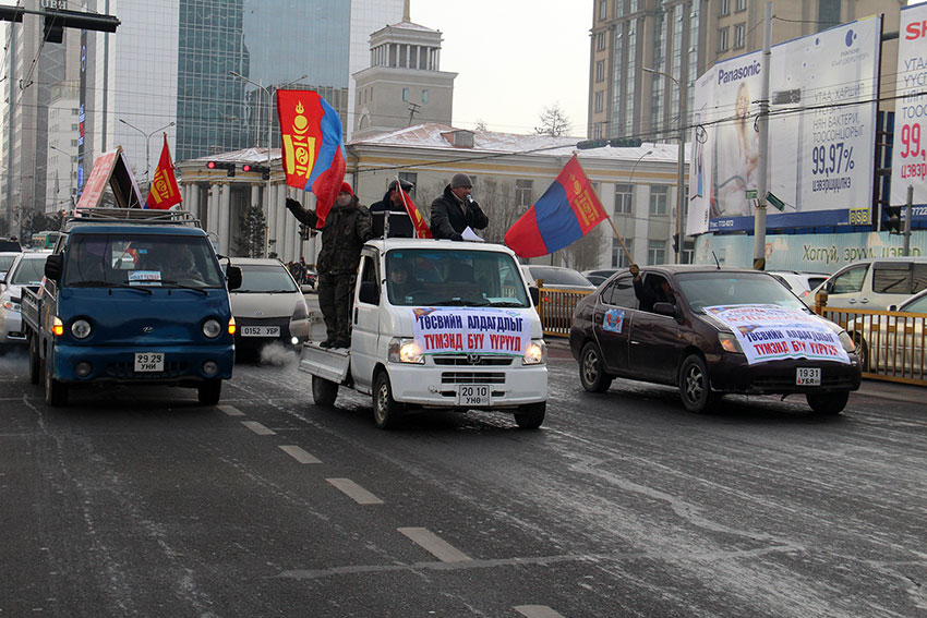 Ерөнхий сайд үүрэг өгч, машинтай жагсаал түр өндөрлөв
