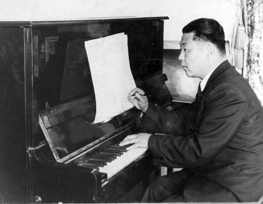 Багш шавийн барилдлагаас батжиж зузаарсан нөхөрлөл