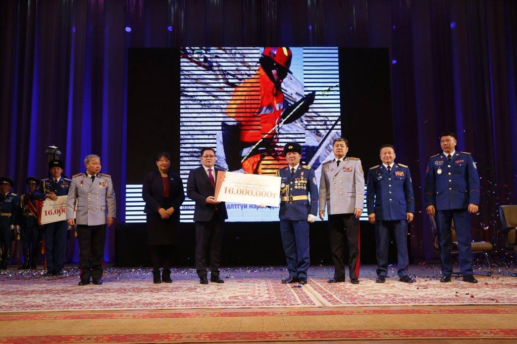 2600 дуудлагаар 1600 амь аварсан зургаан аврагчийг 16 саяар урамшууллаа