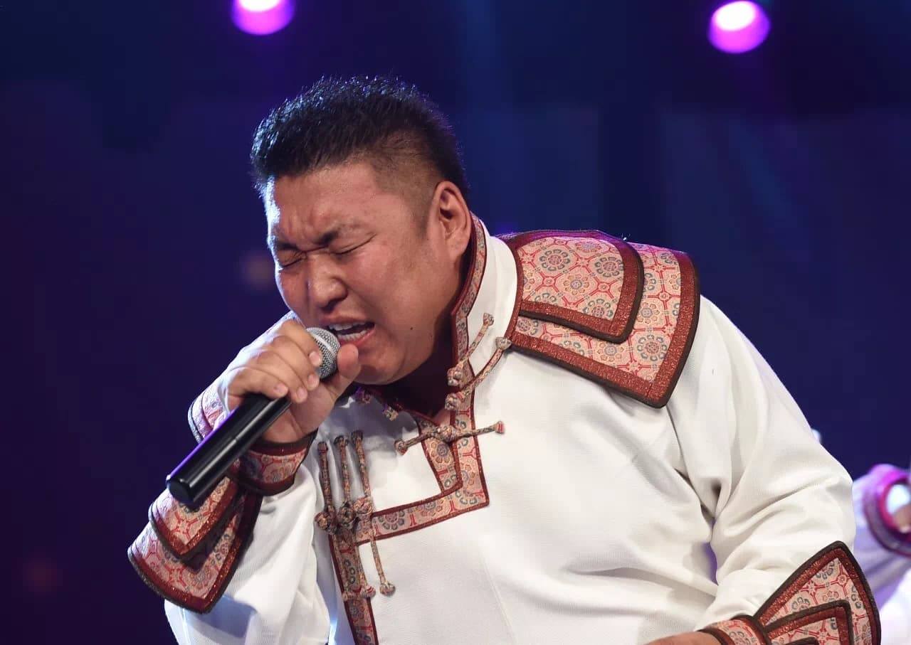 ӨМӨЗО-ны дуучин П.Алтанбүргэд: Арван зургаатай байхдаа дуучин болохоор гэрээсээ оргож байлаа