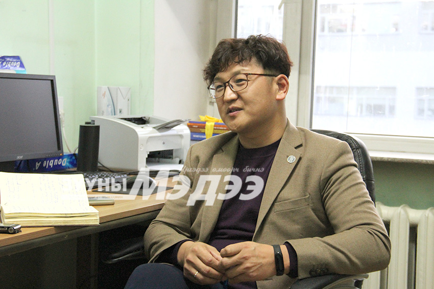 Доктор О.Хатанболд: 1990 оны үйл явц нь хувьсгал биш хөдөлгөөн байсан