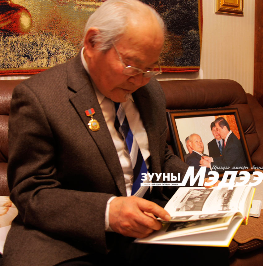 Аав ээжийн зурсан миний мөр