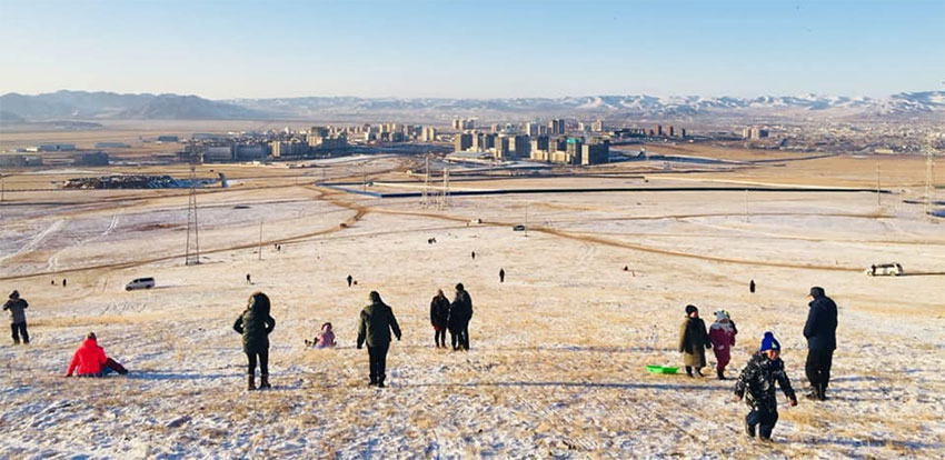 Хүүхдүүдээ гулгуулах биш гэмтээгээд буцаж байна