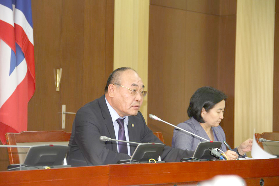 АН: Иргэдээ ялгахгүйгээр өрийн дарамтаас гаргах ёстой