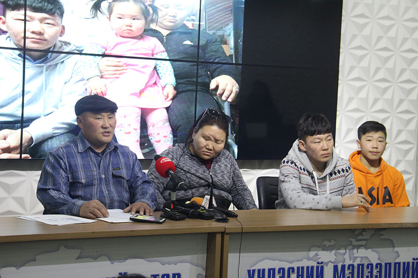 Багш Д.Должинсүрэн монголчуудаасаа тусламж гуйв