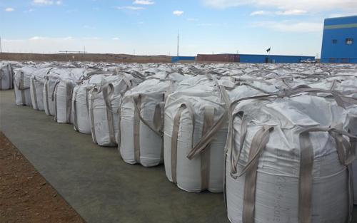 Нүүрсний компаниуд экспортоо зогсоосон ч Оюутолгойн зэсийн баяжмал хилээр гарсаар байна