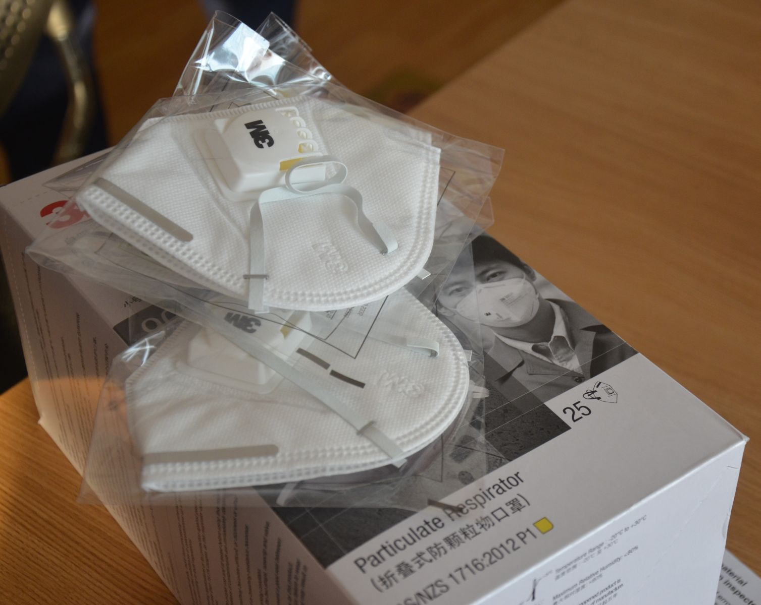 Долоон орноос 1.5 сая амны хаалт импортолжээ