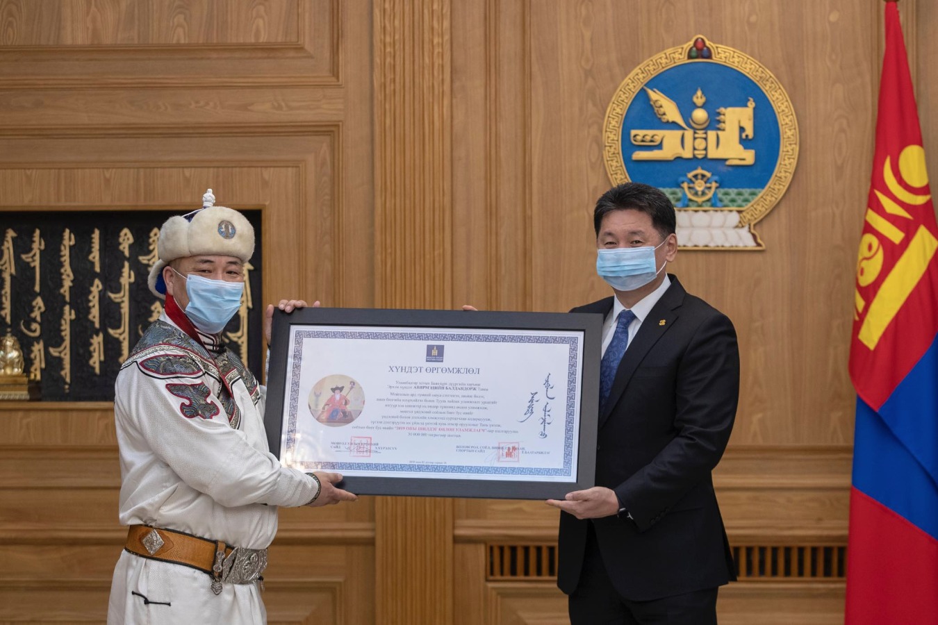 Туульч А.Балдандоржид Соёлын биет бус өвийн Шилдэг өвлөн уламжлагч батламж, мөнгөн шагналыг гардууллаа