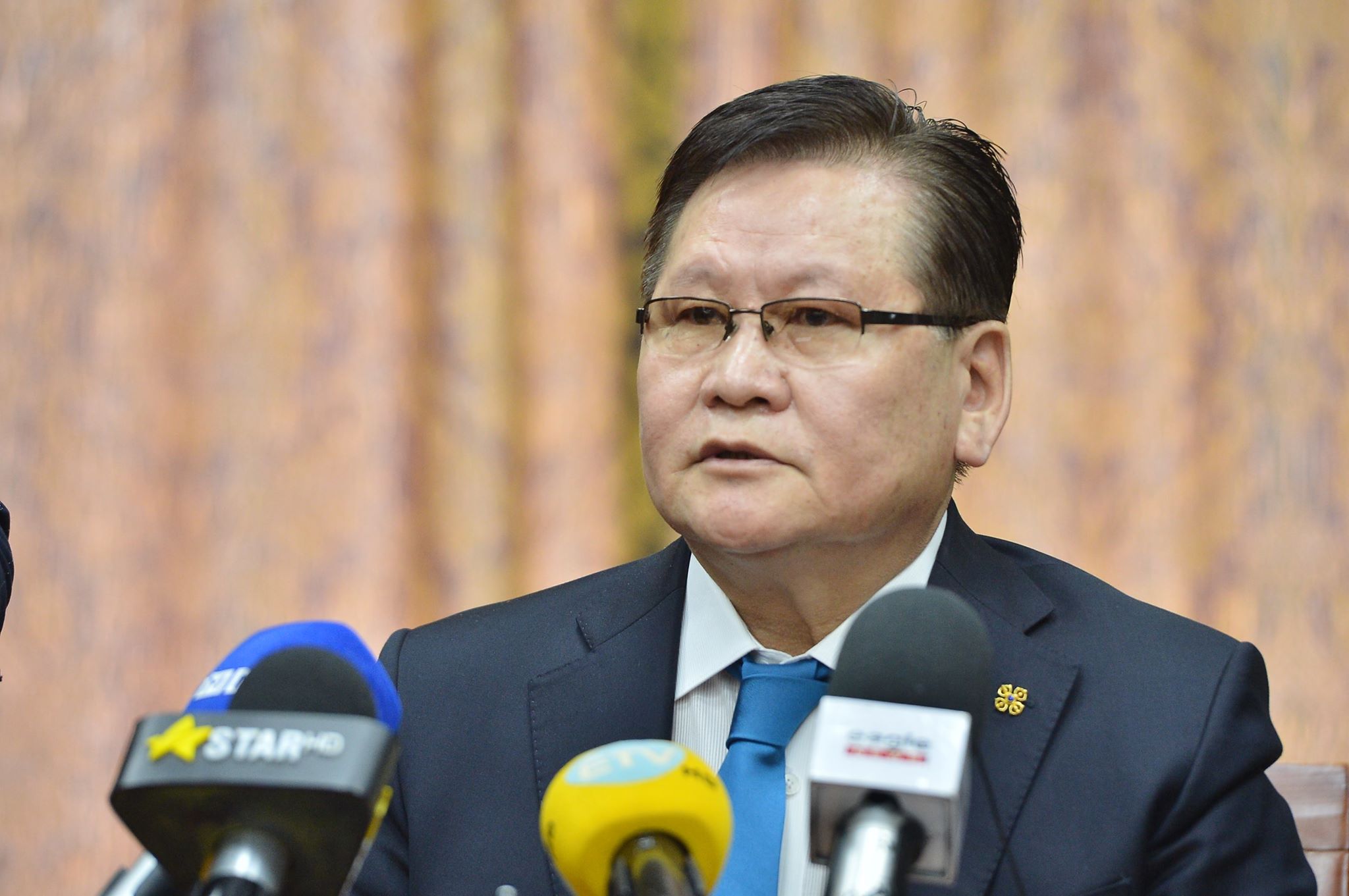 Ө.Энхтүвшин:Ерөнхийлөгчийг дагалдан явсан бүрэлдэхүүний хамт тусгаарлана