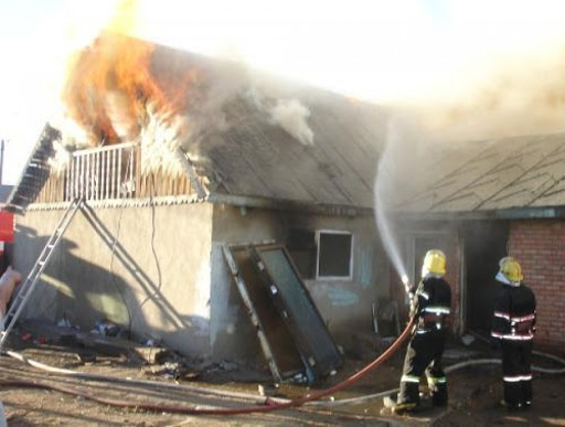 Сэрэмжлүүлэг: Хоёр хүүхдээ галаас авраад аав, ээж, эгч нь амиа алджээ