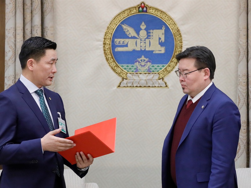 Сургалтын зээл чөлөөлөх, хүчингүй болгох тогтоолын төсөл өргөн барилаа