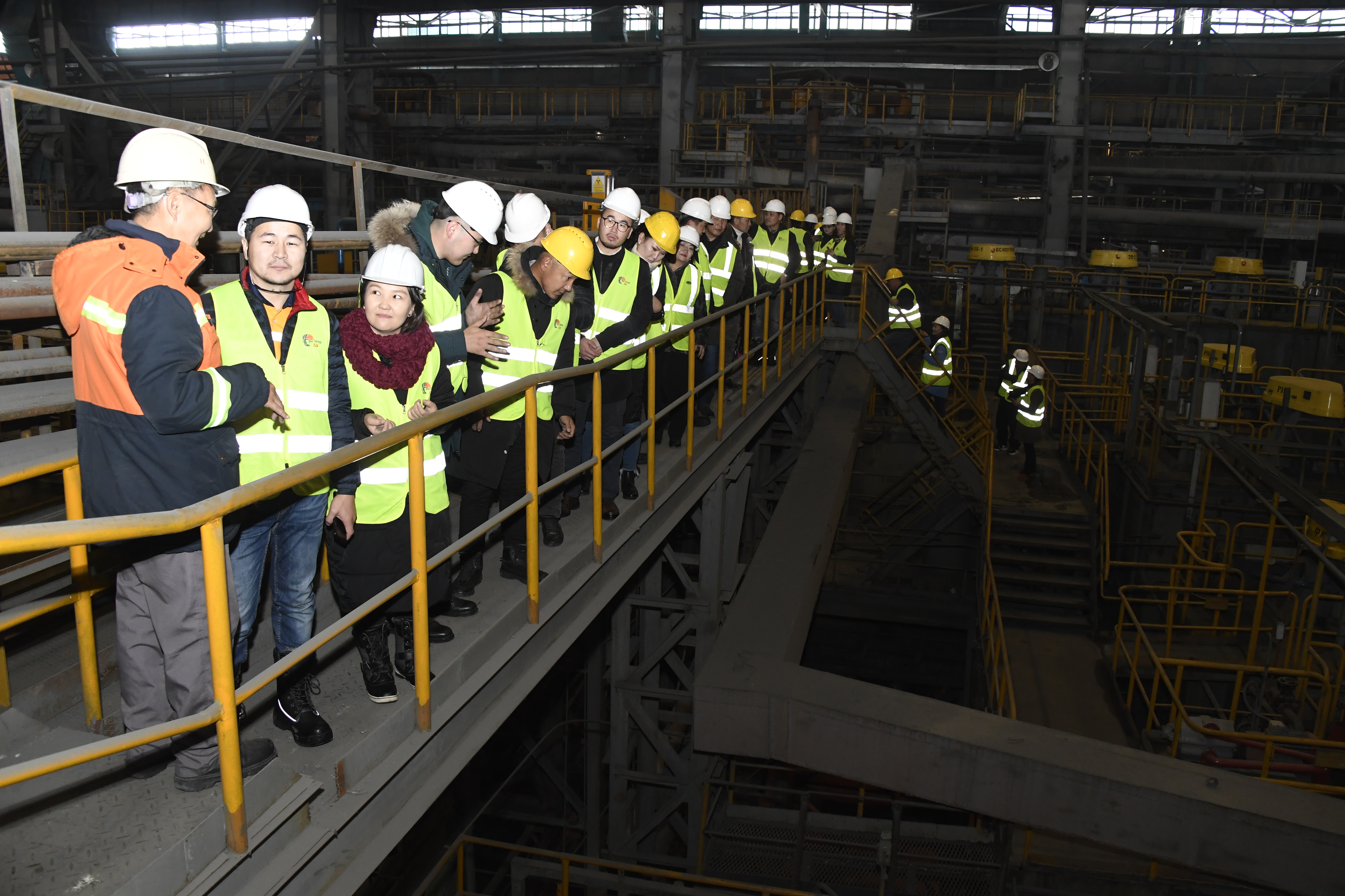 “Эрдэнэт үйлдвэр”-ийн ажилчид 50 орчим сая төгрөг хандивлалаа